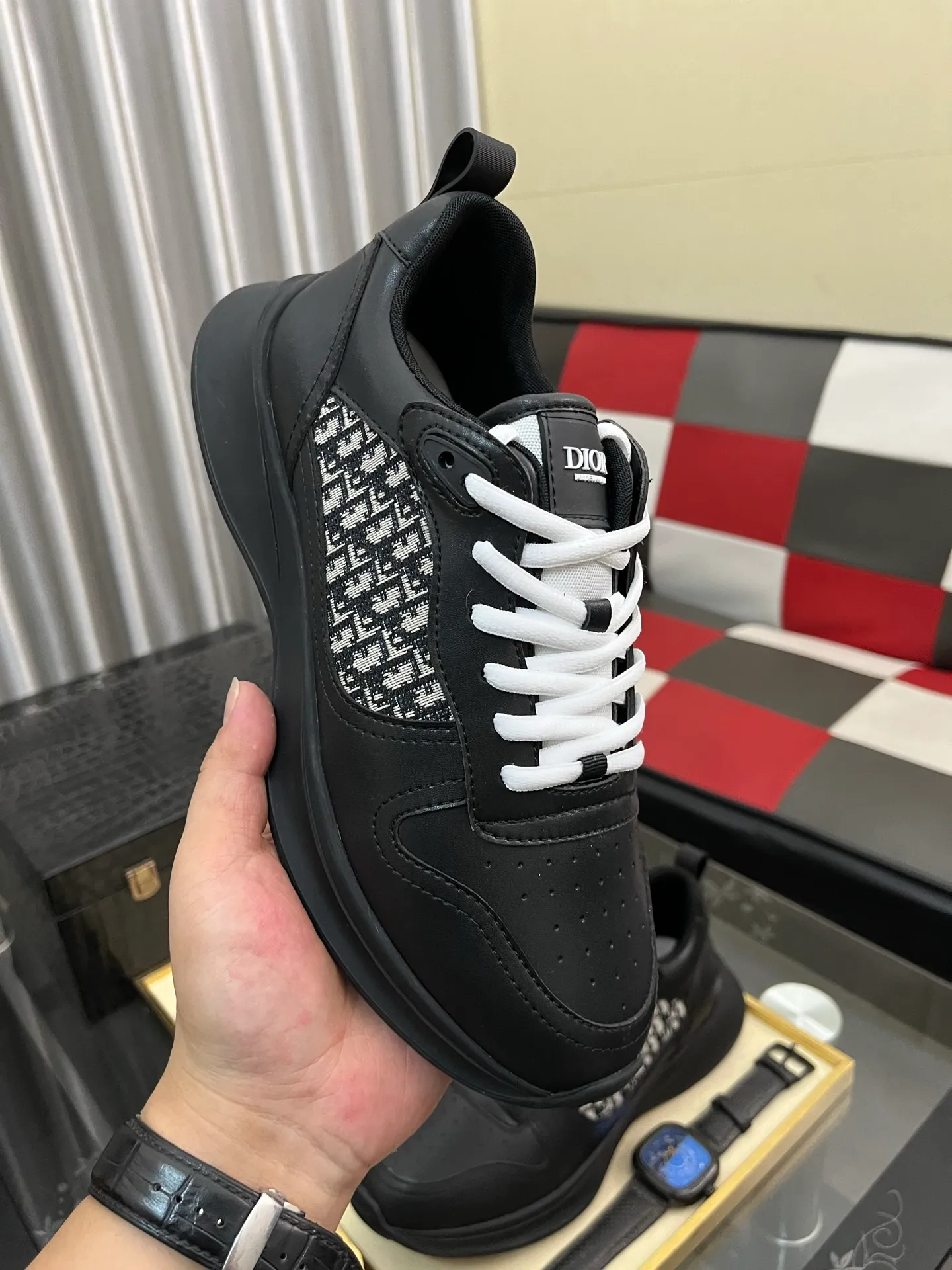 Men's shoes💰: 380⌚️⌚️[Dior] Dior's new men's genuine leather casual shoes, the highest version on the market, any comparison is welcome🆚! The original leather has excellent texture and is super high-end! Fetal sheep net lining imported from Italy, removable pad! Luxurious materials and fine workmanship, highly recommended! Code number: 38-445️⃣Colors available